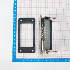 H10B-AG-LB - корпус низкий для разъема HE-010-M/F на панель, с фиксатором (IP65, 93х43.5х28.5мм) - производство HAOGNCN