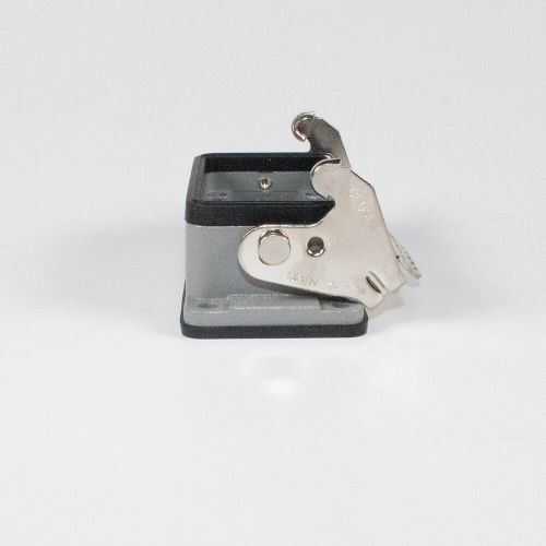 H10B-AG-LB - корпус низкий для разъема HE-010-M/F на панель, с фиксатором (IP65, 93х43.5х28.5мм) - производство HAOGNCN
