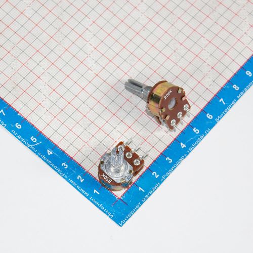 WH148-2-B50K-20 - сдвоенный поворотный потенциометр с шлицевым металлическим валом 20мм_Ø6мм (50КОм, линейный, 1-оборотный, 30х18х25мм, DIP-6)