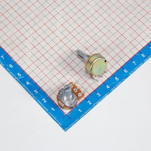 WH148-1-B20K-20 - поворотный потенциометр с шлицевым металлическим валом 20мм_Ø6мм (20КОм, линейный, 1-оборотный, 30х18х25мм, DIP-3)