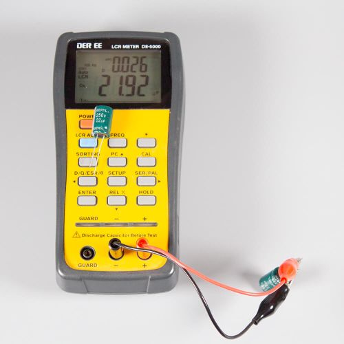 RD250M220LO13*21D-1A3C - электролитический конденсатор (22мкФ, 250В, ±20%, 13x21мм) - производство Beryl