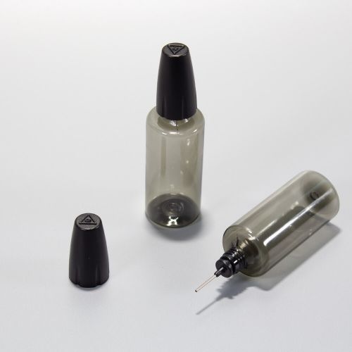 ФД30-4-КЧ - пластиковый флакон-дозатор со встроенной иглой (30мл., светонепроницаемая ёмкость, встроенный дозатор, черная крышка)